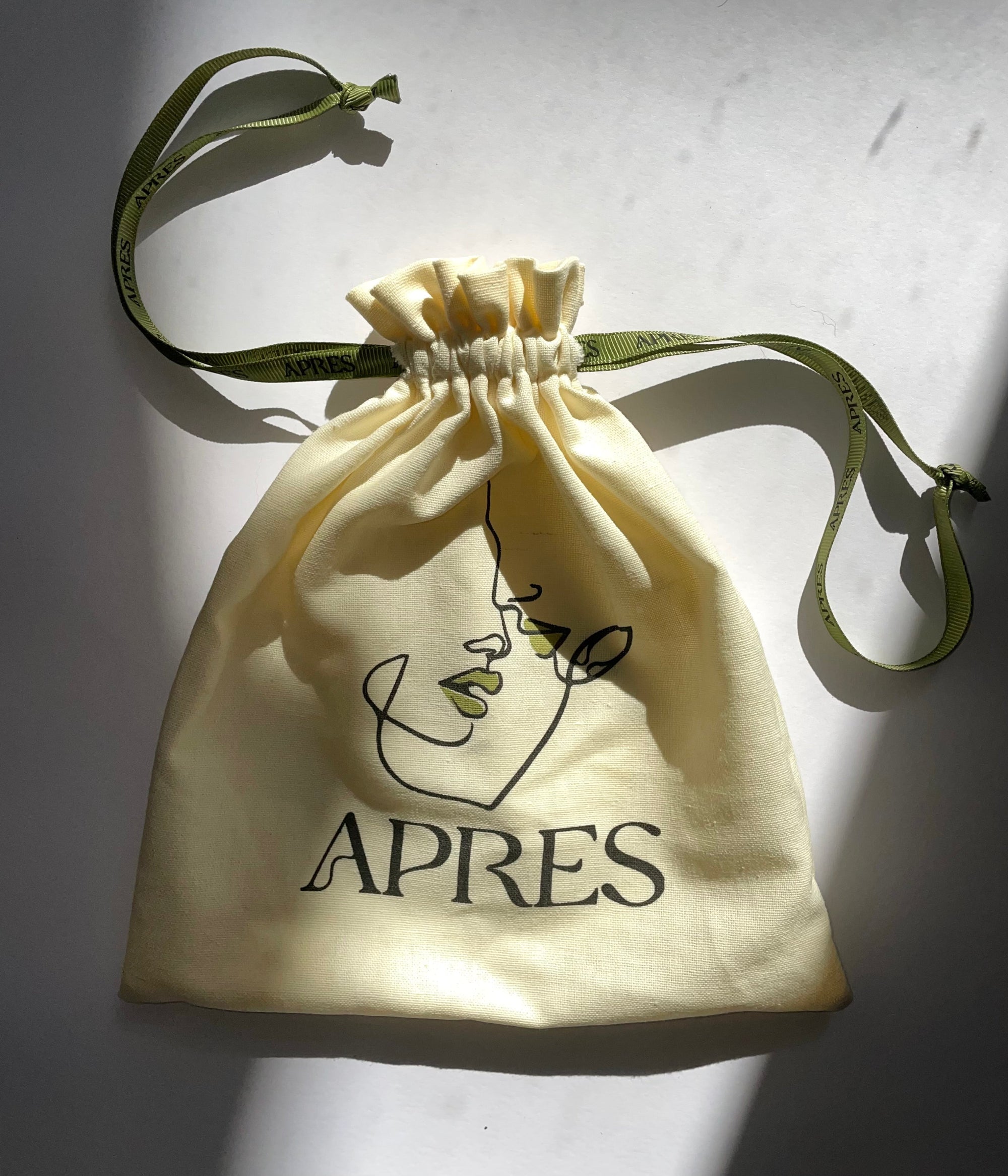 The Après Love Pouch