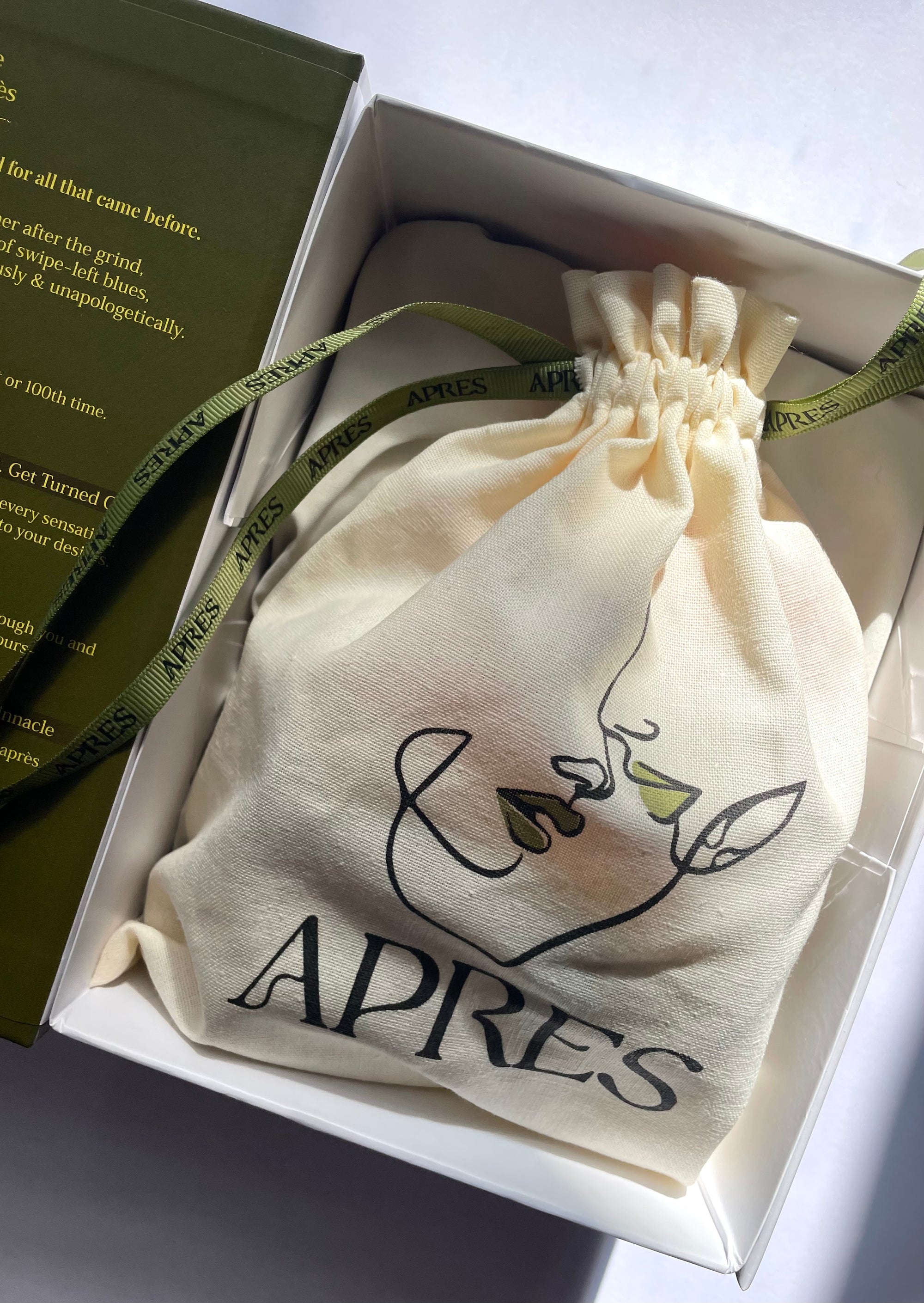 The Après Love Pouch